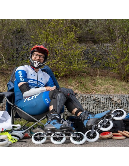bota Powerslide Arise PDS en competición de alpino en línea